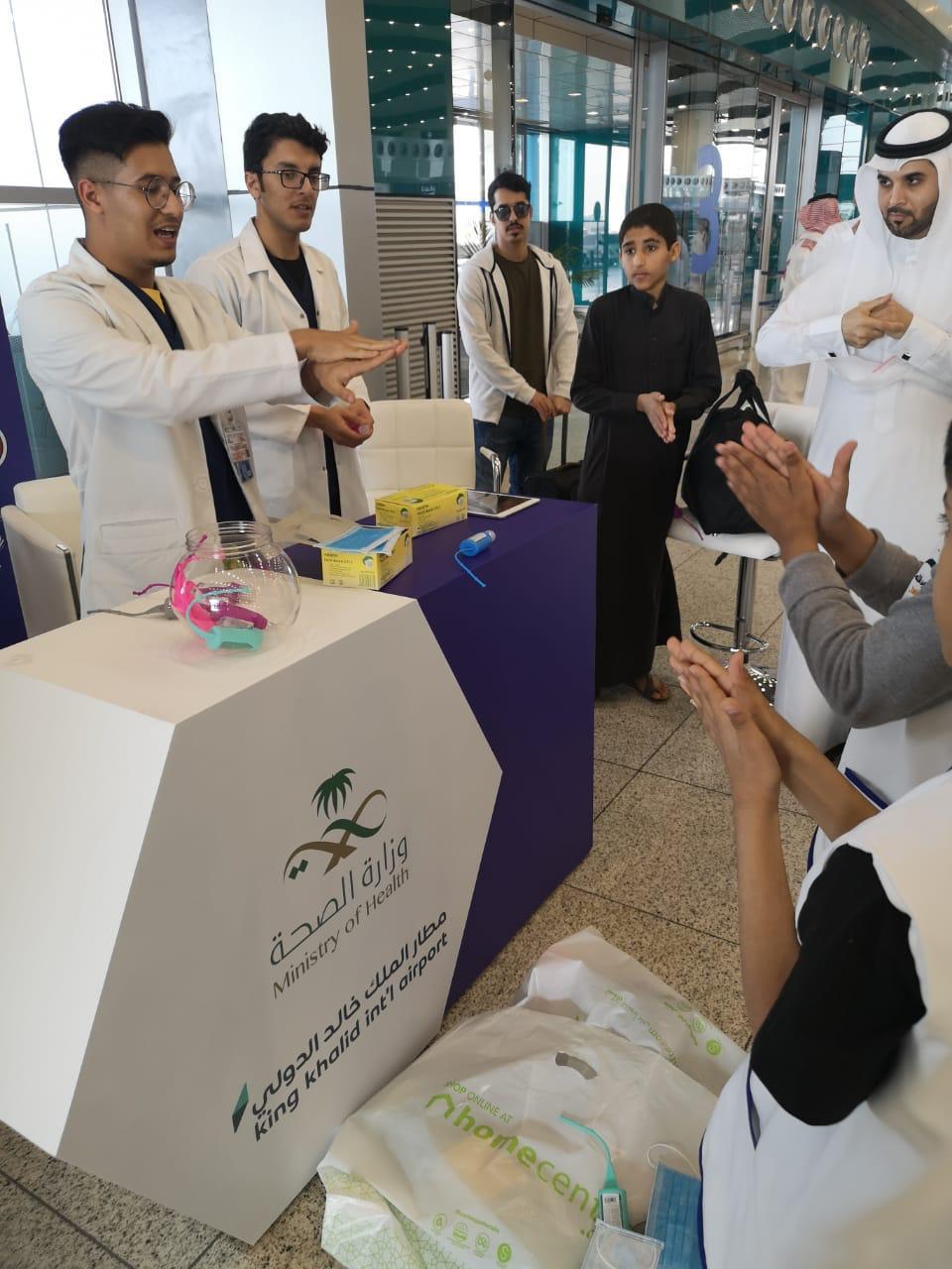 صحة الرياض تنفذ حملة توعوية للوقاية من عدوى فيروس كوروناالمستجد في مطار الملك خالد