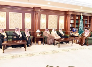 أمير منطقة جازان يستقبل المحافظين المهنئين بشهر رمضان المبارك