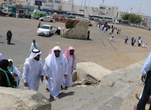 العمري مؤكدا على أعضاء   الهيئة مراعاة أحوال  المعتمرين والزوار في المراكز التوجيهية 