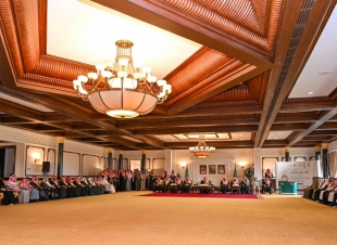 أمير منطقة تبوك يكرم الفائزين بجائزة 