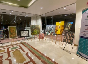 المعرض الفني التشكيلي (نحن معكم ) في أولى محطاته  ..