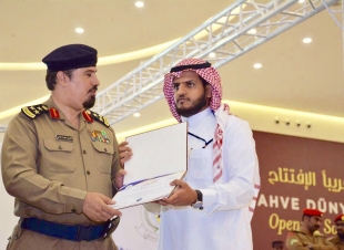 تكريم الاعلامي عزام السيالي من قبل الدوائر الحكومية