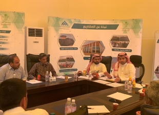 المشهور يجتمع بالمقاولين المنفذين لمشاريع بلدية محافظة الطوال