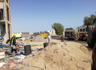  احتجازات..وحالتي وفاة لمقيمين إثر حادث انهيار مبنى تحت الإنشاء بينبع