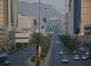 الإطاحة بشخصَيْن سرقا معدات تجاوزت قيمتها 3 ملايين ريال بمكة