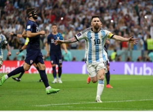 الأرجنتين تكتسح كرواتيا بثلاثية وتتأهل إلى نهائي كأس العالم..