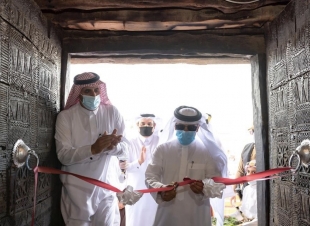 السياري” يزور متحف الأخوين الذي أنشأه الشاب محمد بن مسفر الغامدي بقرية الملد التراثية