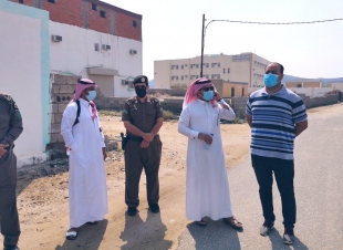 جولة ميدانية لمحافظ الدرب للوقوف على مشاريع الطرق المتعثرة