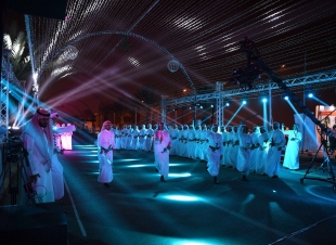 أمير عسير يدشن كرنفال خميس مشيط الضوئي 