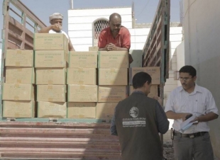 مركز الملك سلمان يكافح حمى الضنك في اليمن ب12 طنا من المساعدات الطبيه