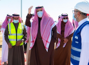  سمو أمير منطقة الباحة يقف على اعمال مشروع تطوير مطار الملك سعود