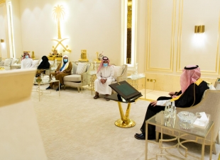 سمو أمير الباحة .. يستقبل الجندي عبدالمحسن الغامدي بعد نجاح القيادة الرشيدة في إنهاء أسْره وعودته الى وطنه