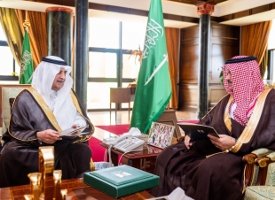 الأمير فهد بن سلطان يستعرض نتائج القبول بجامعة تبوك للعام الجامعي 1448هـ 
