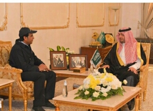 فيصل بن خالد يلتقي عميد الكلية التقنية بعرعر