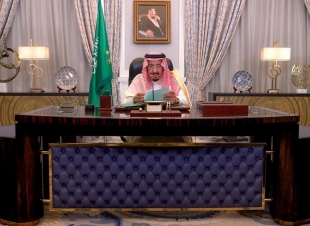 خادم الحرمين الشريفين يوجه كلمة لحجاج بيت الله الحرام والمُرابطين والمرابطات في مواجهة المخاطر والأزمات والمواطنين والمقيمين وعموم المسلمين بمناسبة عيد الأضحى المبارك