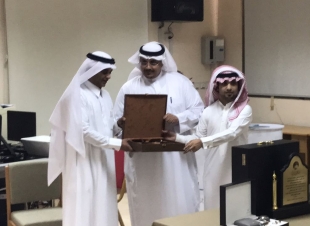 في لحظة وفاء: مشرف ومعلمو قسم صعوبات التعلم في تعليم جازان يكرمون فهد عريجي