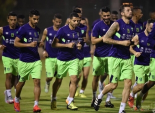 تركي الفيصل يطالب اللاعبين بعودة الانتصارات  والأهلي يواصل تدريباته بمشاركة الدوليين