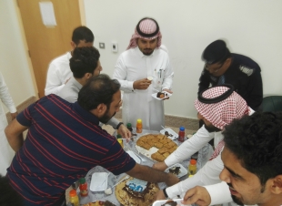 إحتفال موظفوا  قسم صيانة المرافق والخدمات العامه بجامعة جدة بتجديد تكليف م. محمد معدلي مديرا للإدارة