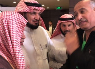 بالفيديو  إعلامي أردني من ضيوف الملك سلمان للعمرة يستوقف أمام الحرم المدني بكلمات تعرف عليها