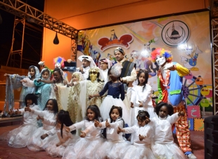 فرقه المدينه ستارز الاستعراضية تجذب جمهور المدينه بالزي الحجازي..