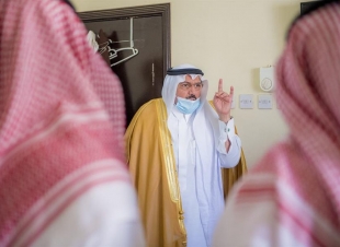 أمير القصيم يقدم العزاء لقائد قوات الطوارئ في وفاة ابنه