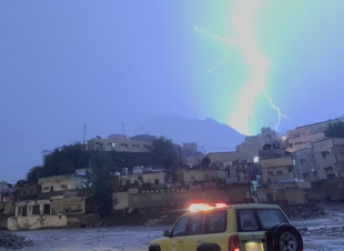 الدفاع المدني يهيب بالجميع إلى توخي الحذر لإحتمالية هطول أمطار رعدية على بعض مناطق المملكة