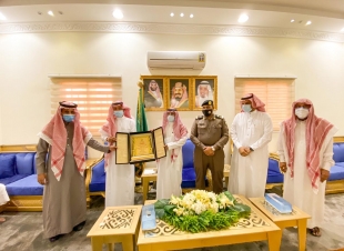 تنمية المضايا تُكرم رجل الأعمال عادل حكمي لمساهماته الفاعلة في دعم اللجنة