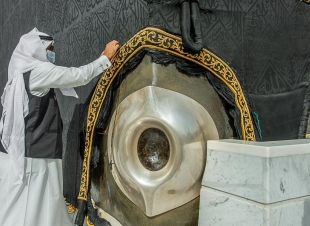 بدء أعمال صيانة كسوة الكعبة المشرفة استعدادًا لشهر رمضان