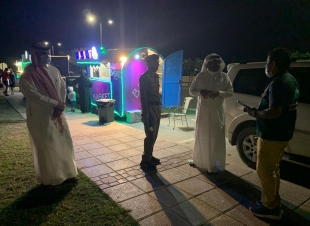 جولة مفاجأة لمحافظ بيش لمتابعة الخدمات المقدمة لزوار الكورنيش