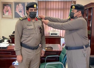 مدير شرطة الجوف يقلد عدد من الضباط رتبهم الجديدة 