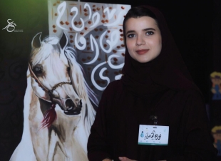 في أول مشاركة فنية لعرض لوحة الخيل الأبيض  نورة الغامدي تخطف الأنظار في معرض رواق 