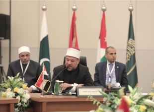 خلال افتتاحه أعمال الدورة الحادية عشرة للمجلس التنفيذي لمؤتمر وزراء الأوقاف والشؤون الإسلامية وزير الشؤون الإسلامية   الدعوة الإسلامية تمر بتحديات كبيرة أولها تحدي نشر الدعوة من قبل من يجهل الشريعة الإسلامية