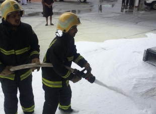 فرق الدفاع المدني بمحافظة خيبر تسيطر على حادث حريق وقع في إحدى محطات المحافظة