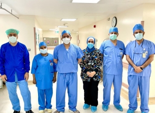 في عملية استغرقت أربع ساعات : فريق طبي بتخصصي الدمام ينهي معاناة طفلة في عملية هي الأولى من نوعها في العالم لطفلة