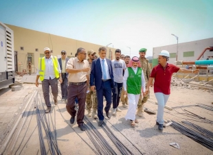 محافظ عدن يتفقد إعادة تأهيل مستشفى المحافظة وإنشاء مركز القلب المفتوح