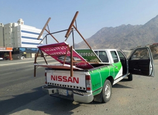 مكة بلدية الشوقية تزيل 85 إعلانا ً عشوائياً وتحذر واضعيها 