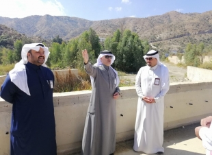 محافظ المندق يتفقد سد مدهاس