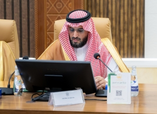 أمير تبوك يستقبل محافظ هيئة الاتصالات والفضاء والتقنية   