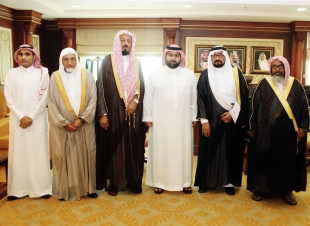 نائب أمير جازان يستقبل عددا من مشايخ صامطة ويناقش احتياجات المحافظة