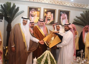 صاحب السمو الملكي الأمير الدكتور عبدالعزيز بن ناصر بن عبدالعزيز آل سعود  يزور  الشيخ أحمد المساوى بصامطة 