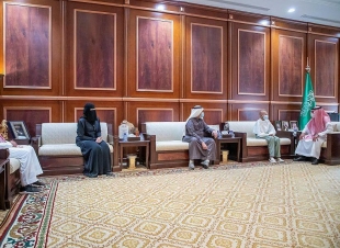 نائب أمير حائل يستقبل محاربة السرطان الطفلة جنى