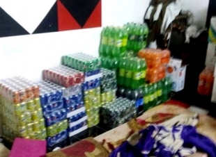 مداهمة مستودع مواد غذائية داخل غرفة نوم عمالة أجنبية بالقوز