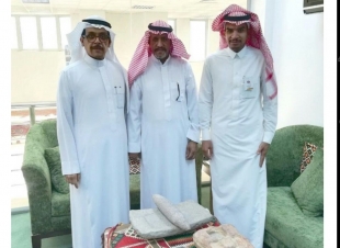 تنفيذا لوصية شقيقه مواطن يسلم قطع أثرية ل سياحة تبوك