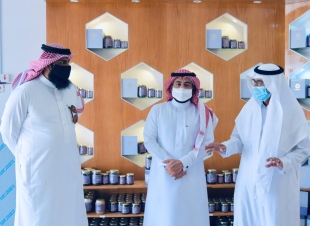 في خطوة تهدف إلى فتح قنوات تسويق جديدة للعسل المحلي ومنتجاته جمعية النحالين التعاونية بالباحة تنضم إلى منصة عصره