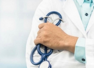 كم ممارسًا صحيًّا محصنًا بمراكز لقاحات مكة؟ هنا الإجابة بالأرقام والنسبة