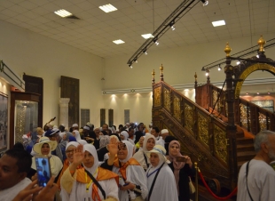 رئيس بعثة الجزائر يثني على الخدمات