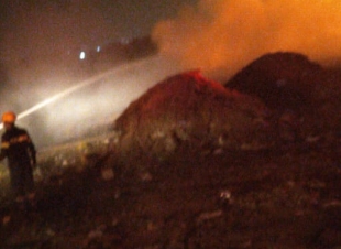 الدفاع المدني يباشر الآن حريق في الظبية 