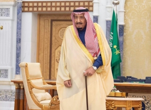 خادم الحرمين الشريفين يتسلّم أوراق اعتماد عدد من سفراء الدول الشقيقة والصديقة