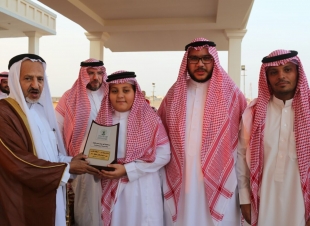 الراشي يهدي أبناء عبدالله باسنبل كأس مجموعة فهد بن سيبان السلمي