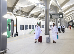 قطار الحرمين ينقل أول دفعة من حجاج 1442